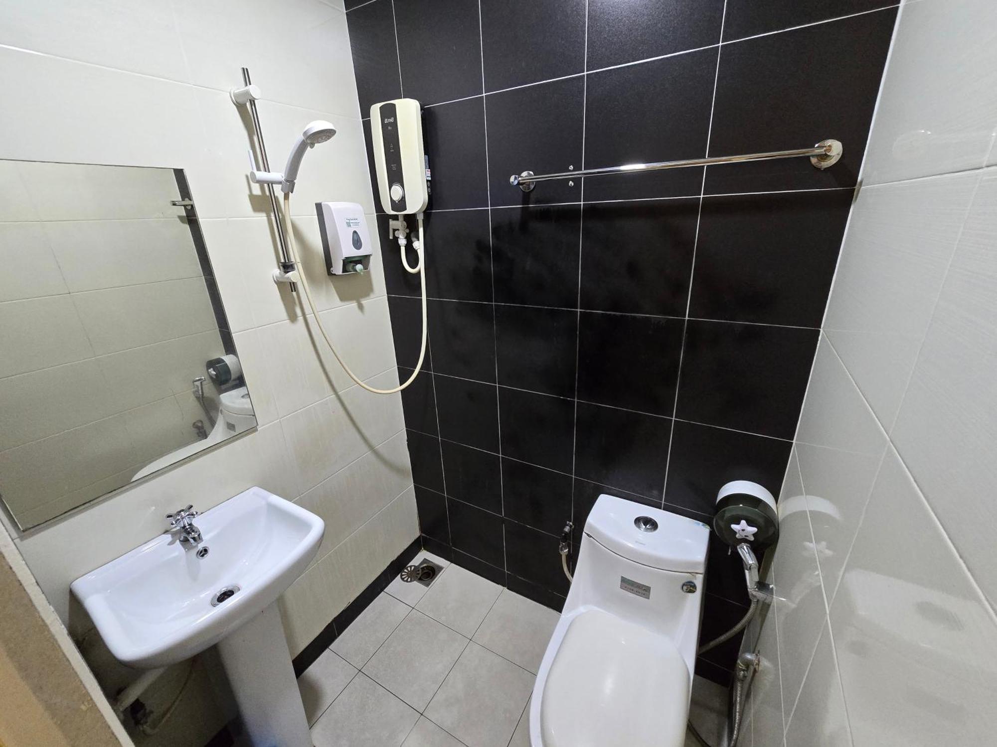 One Point Hotel Kuching Exterior foto